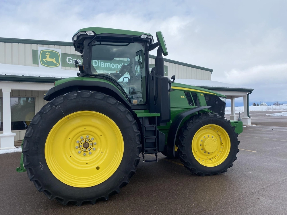 2023 John Deere 7r 210 alt