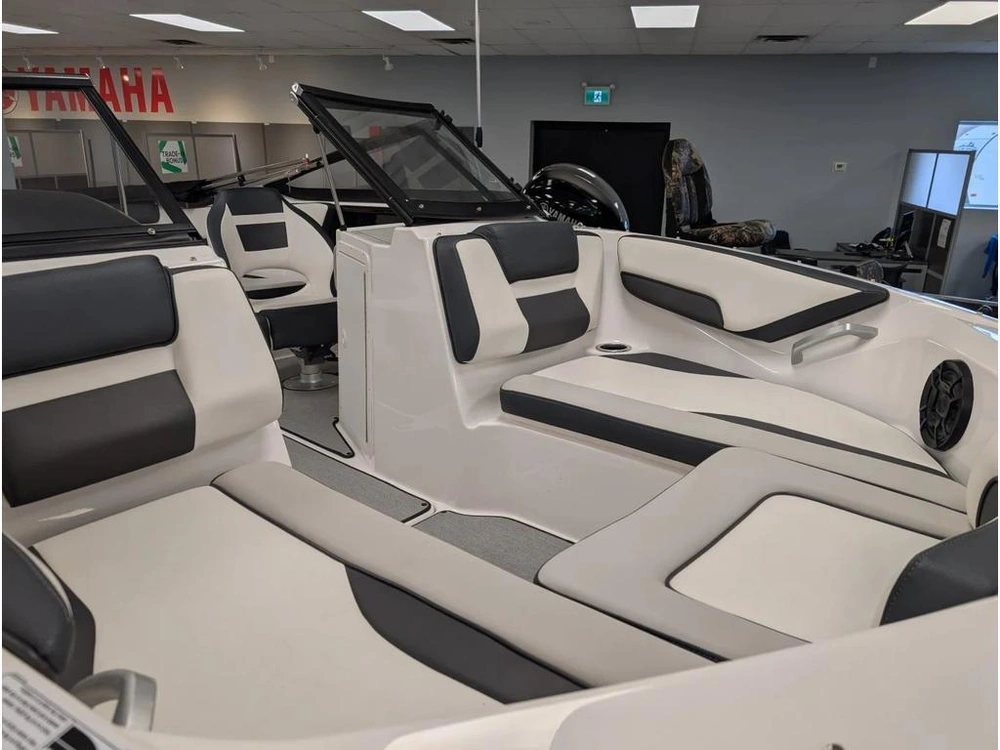 2021 Yamaha Sx195 Only 89 Hours! 250 Horsepower! 50 Mph + Super Clean! ! $56995 Plus Hst & Licensing. Finance For $124 Weekly With No Downpayment! Trades Welcome. alt