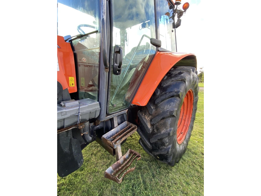 Kubota M110 2010