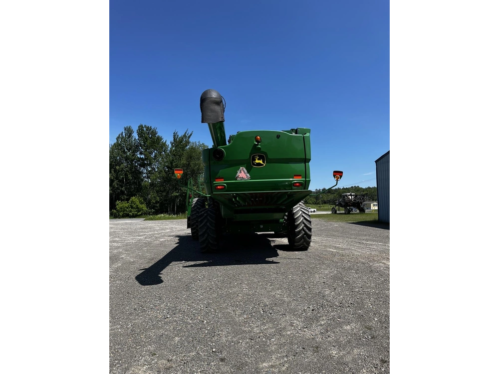 2015 John Deere S670 alt