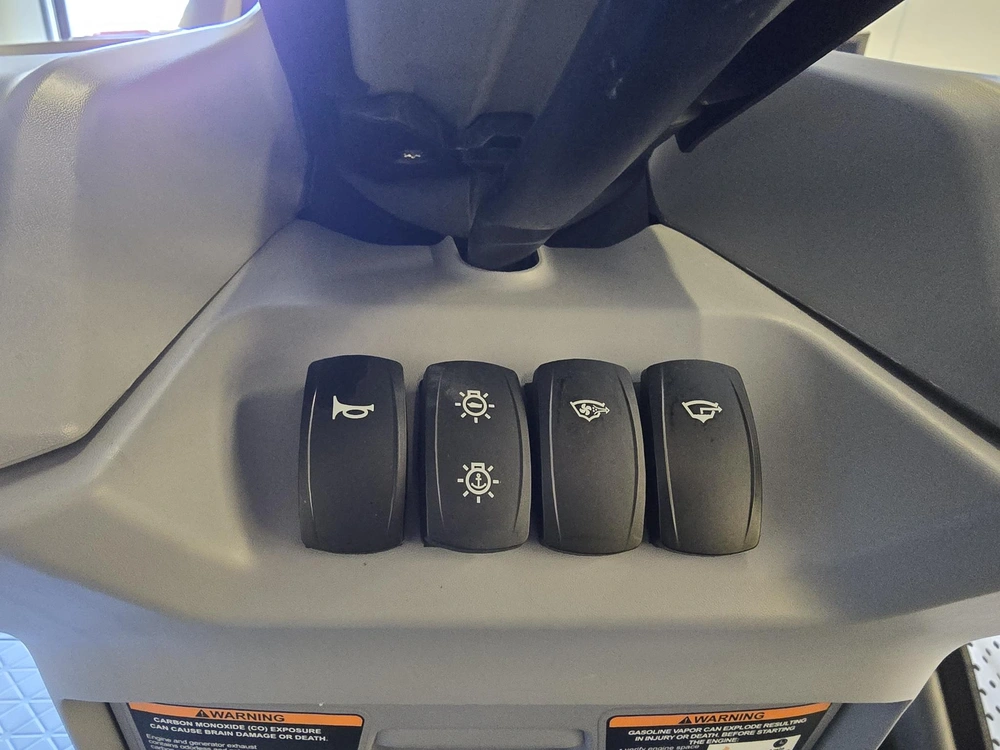 2023 Brp Switch Sport 21' 230hp alt