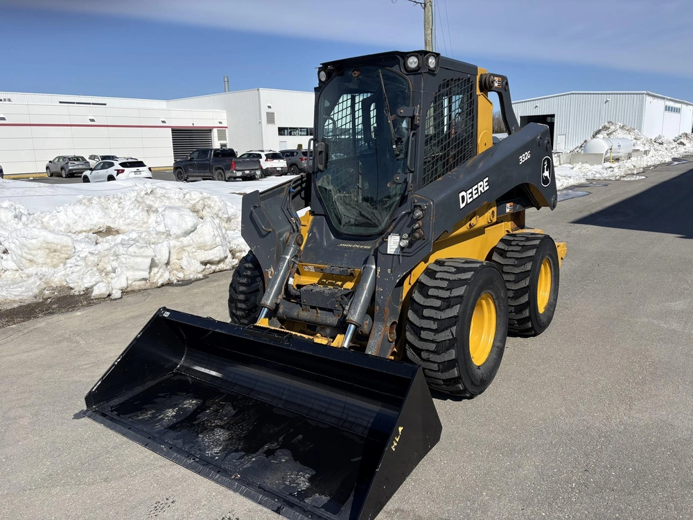 2021 John Deere 332g alt