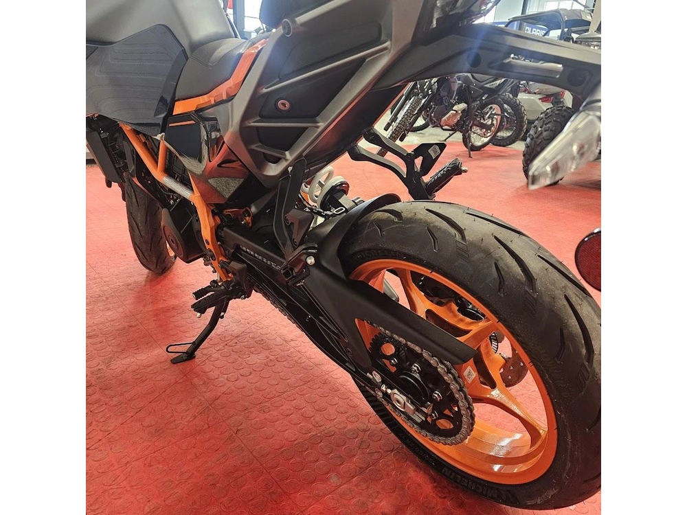2025 Ktm Duke 390 alt