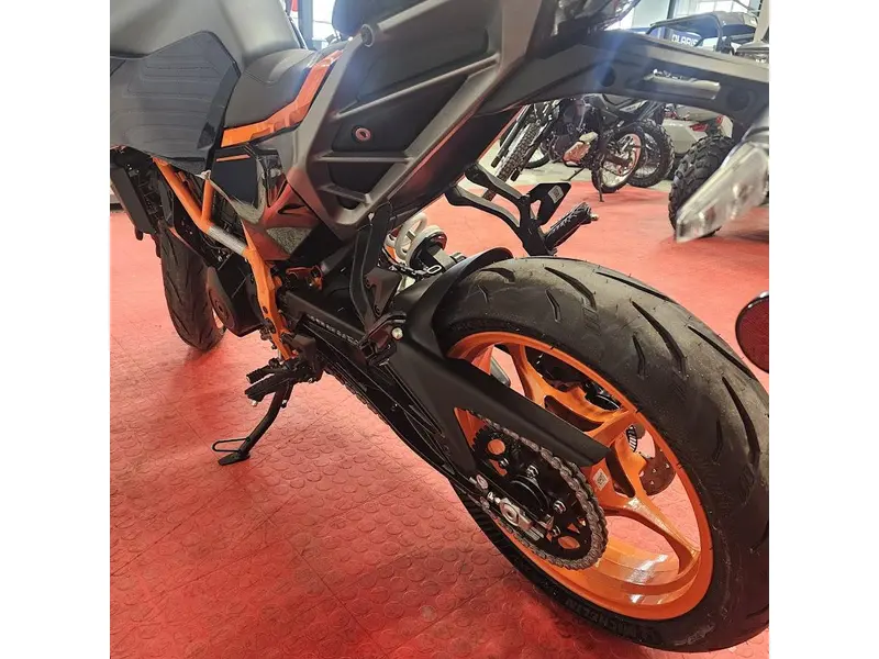 2025 KTM DUKE 390