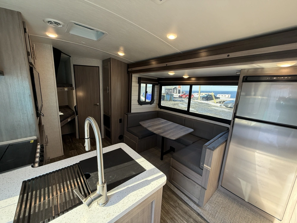 Sunset Trail 242bh 2022 alt