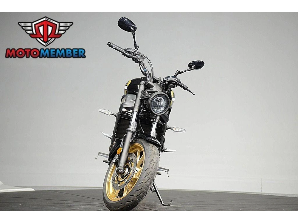 2025 Yamaha Xsr700 alt