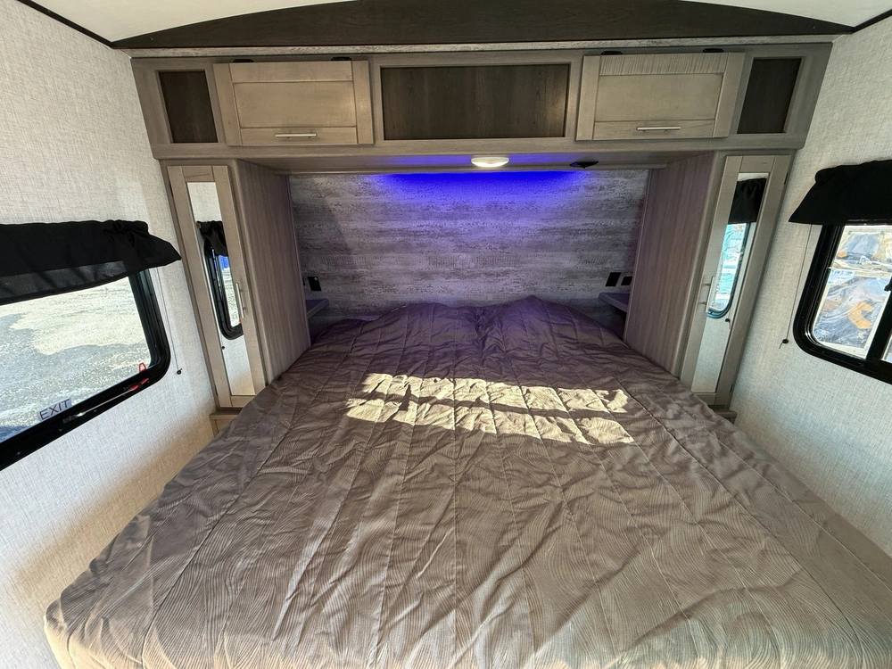 Sunset Trail 242bh 2022 alt