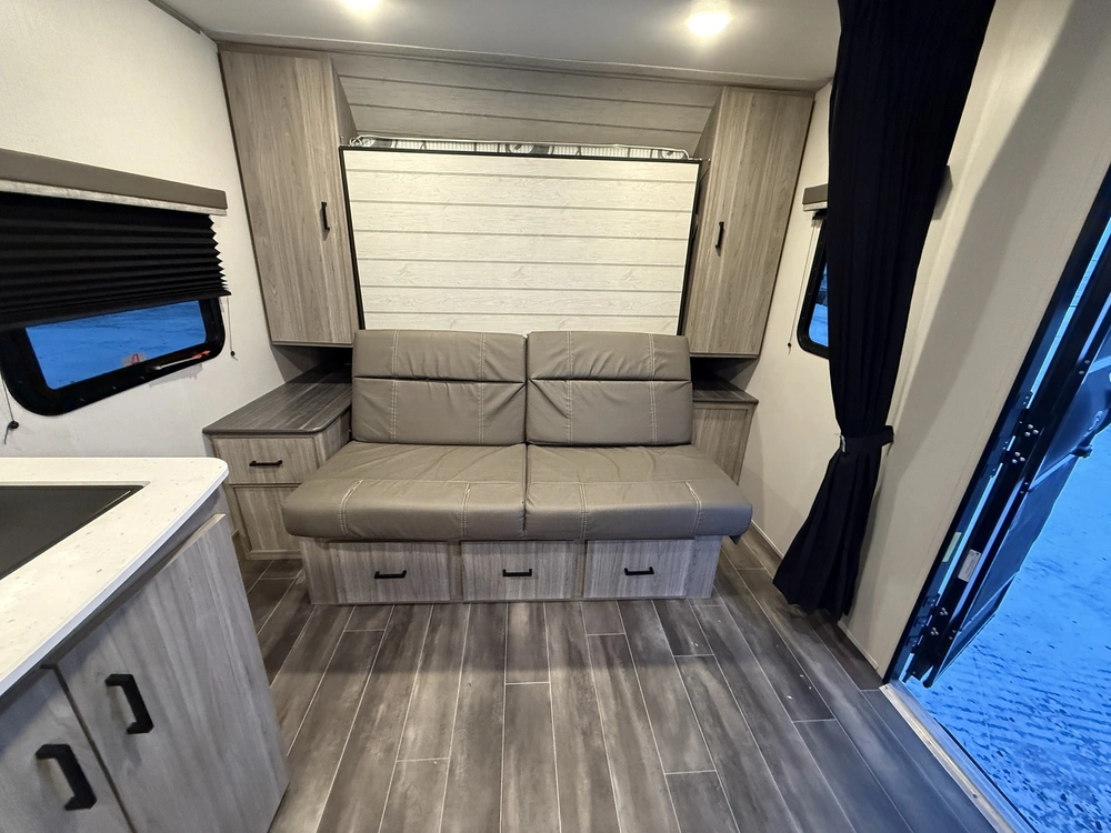 Passport 219bh 2022 alt