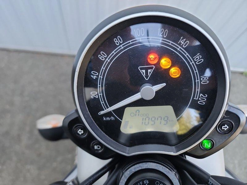 2016 Triumph Street Twin alt