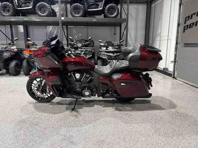 2026 Indian Motorcycle Pursuit Dark Horse + 112 Package