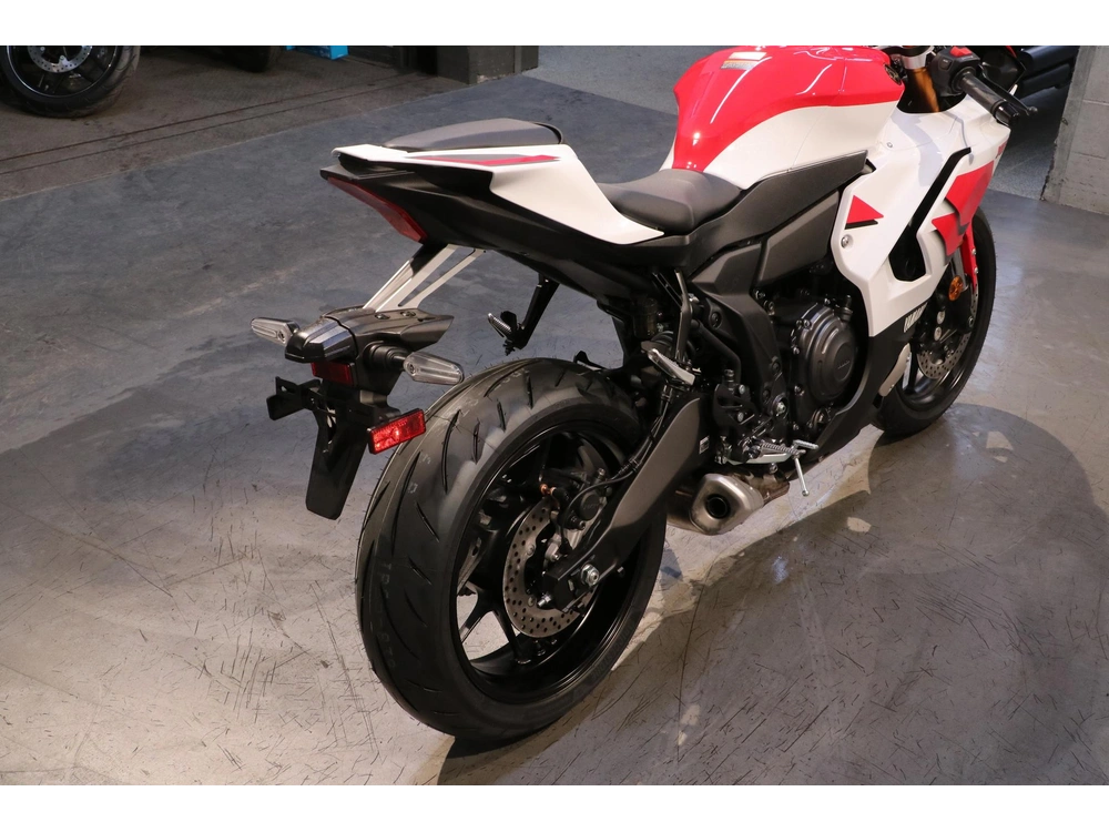 2026 Yamaha Yzf-r7 70e Anniversaire alt