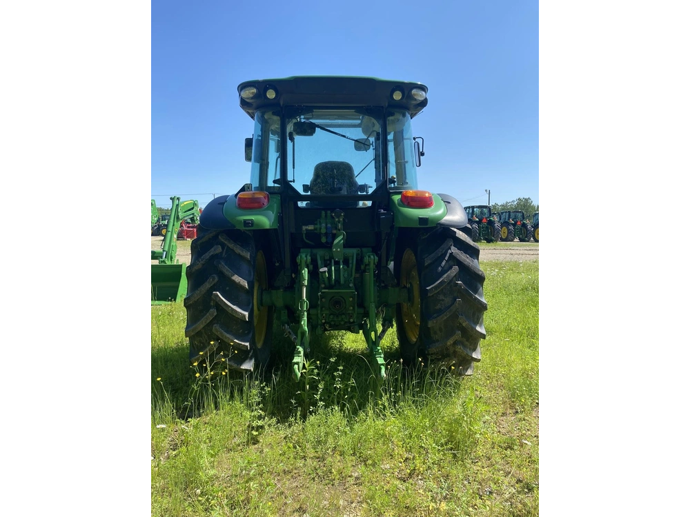 2022 John Deere 5100m alt