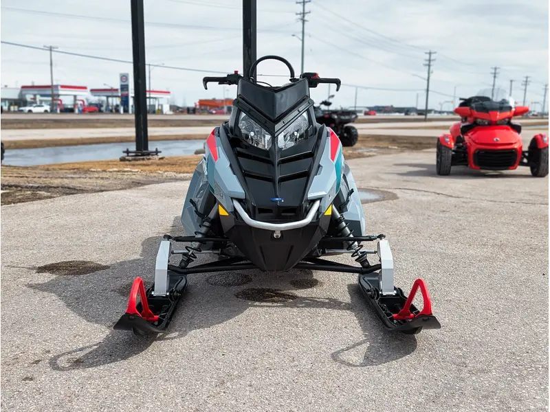 Polaris 550 RMK EVO 144 // Stealth Gray w/ GB Trail Muffler & Electric Visor Plug 2024
