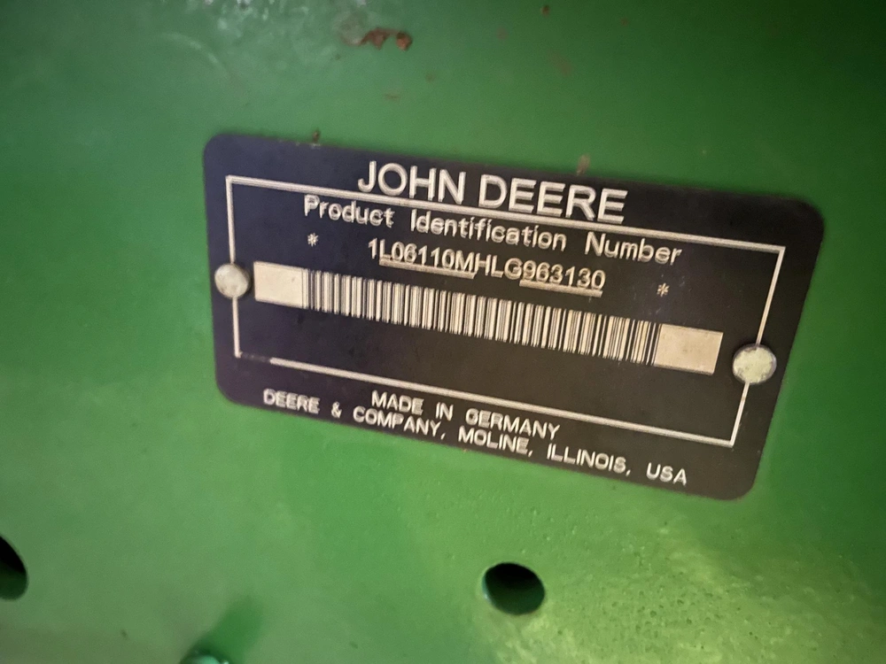 2020 John Deere 6110m alt