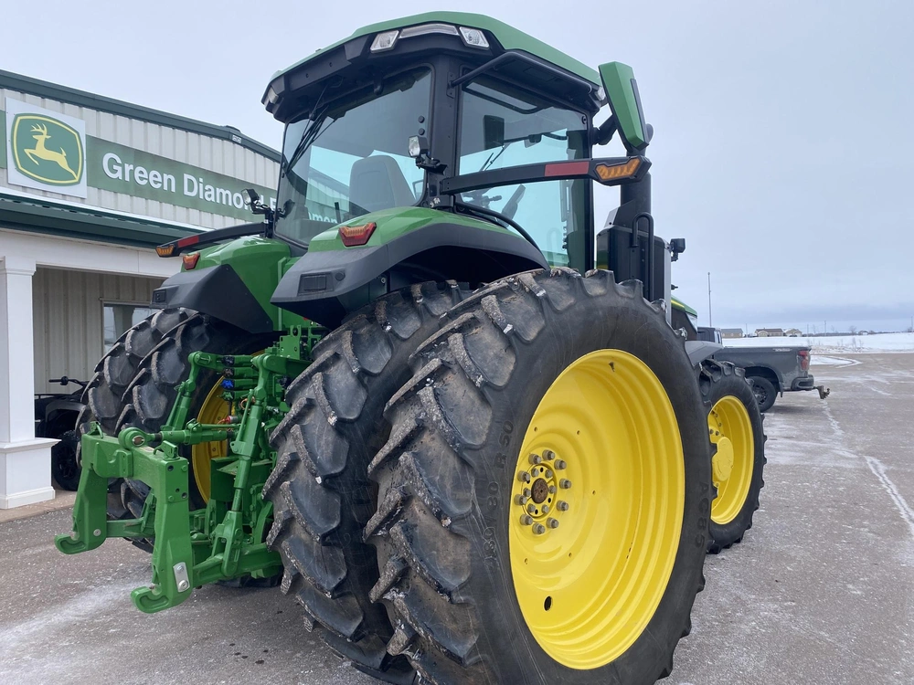 2023 John Deere 7r 210 alt