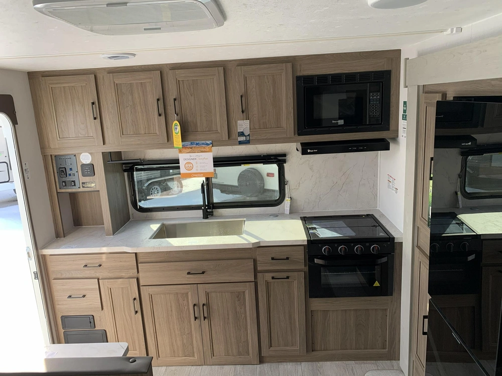 Coachmen Freedom Express 245rks 2026 alt