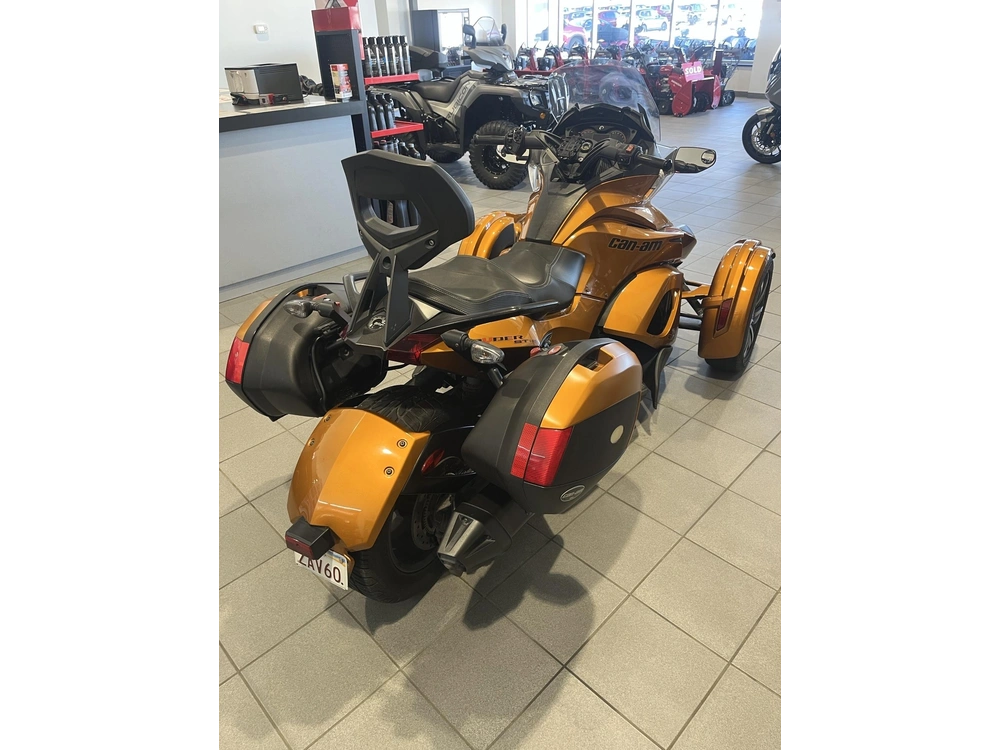 Can-am Spyder Sts 2014 alt