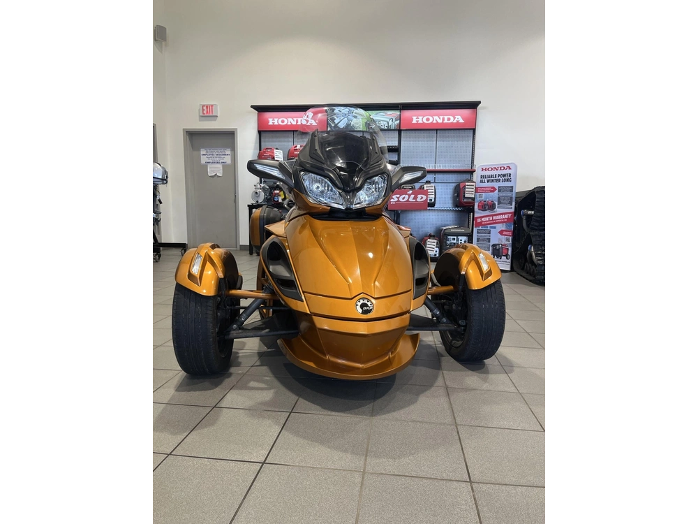 Can-am Spyder Sts 2014 alt