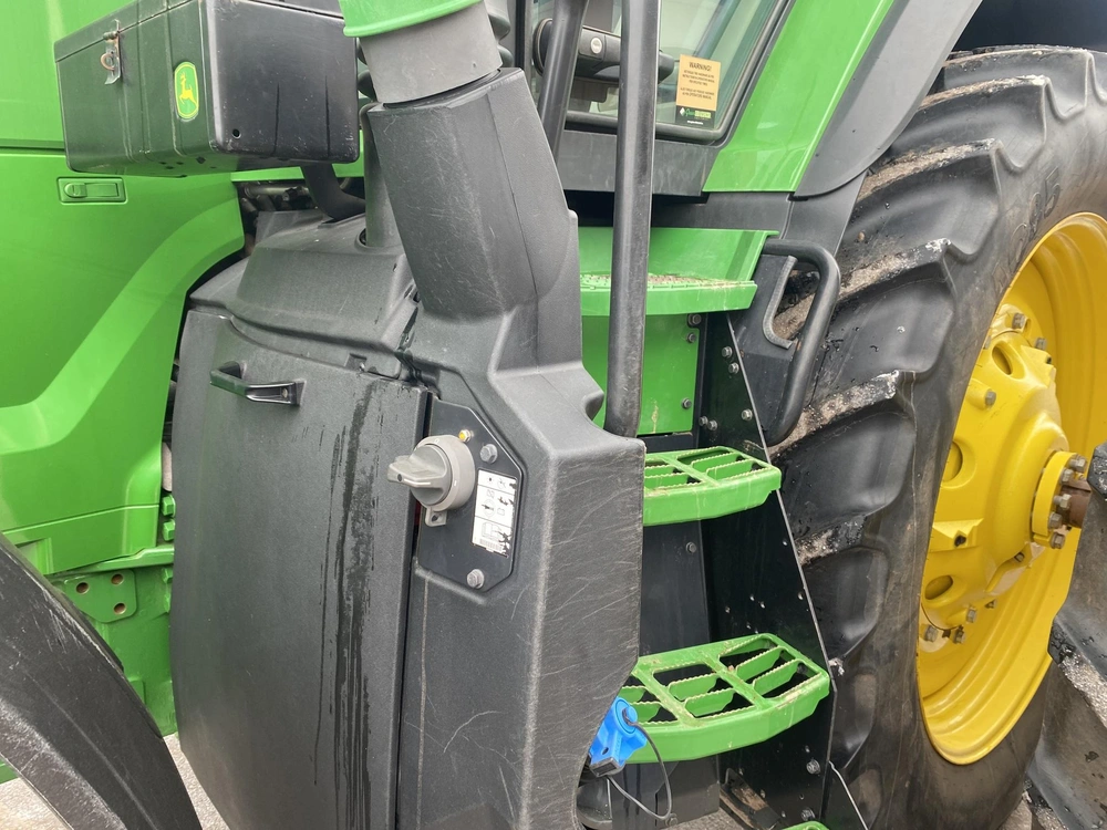 2023 John Deere 7r 210 alt