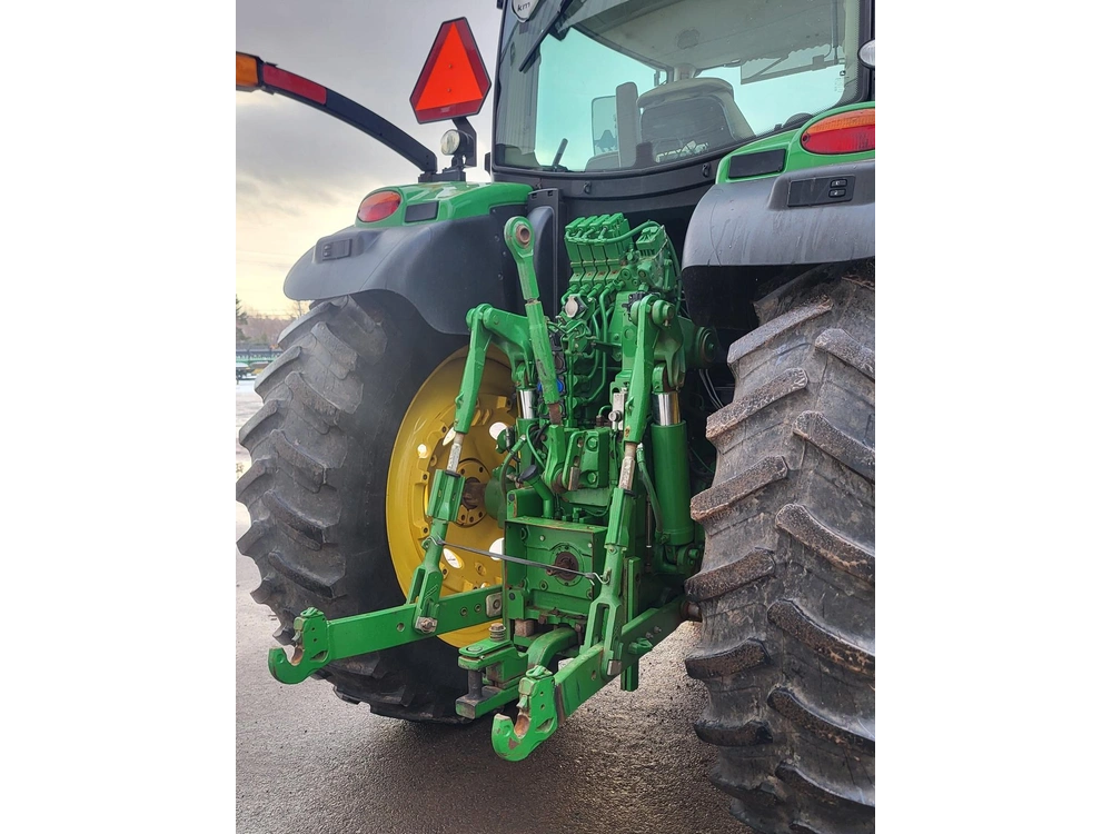 John Deere 6215r 2021 alt