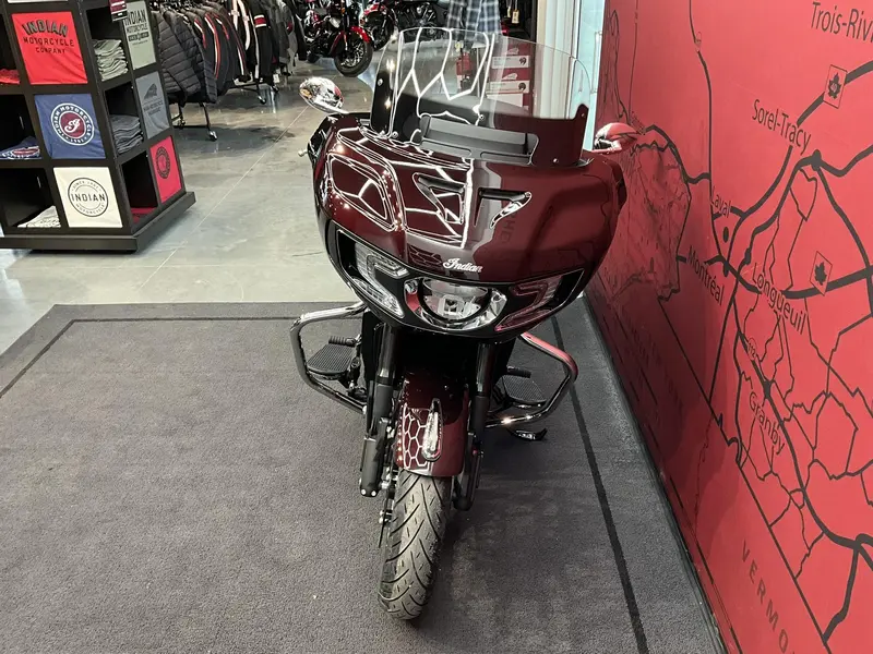 2026 Indian Motorcycle Challenger Limited thumbnail 3