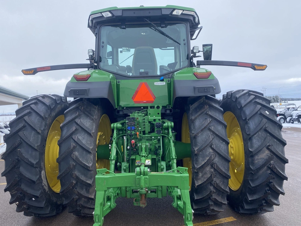 2023 John Deere 7r 210 alt