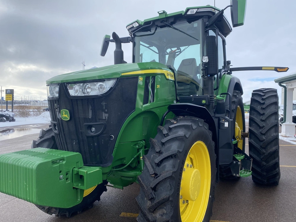 2023 John Deere 7r 210 alt