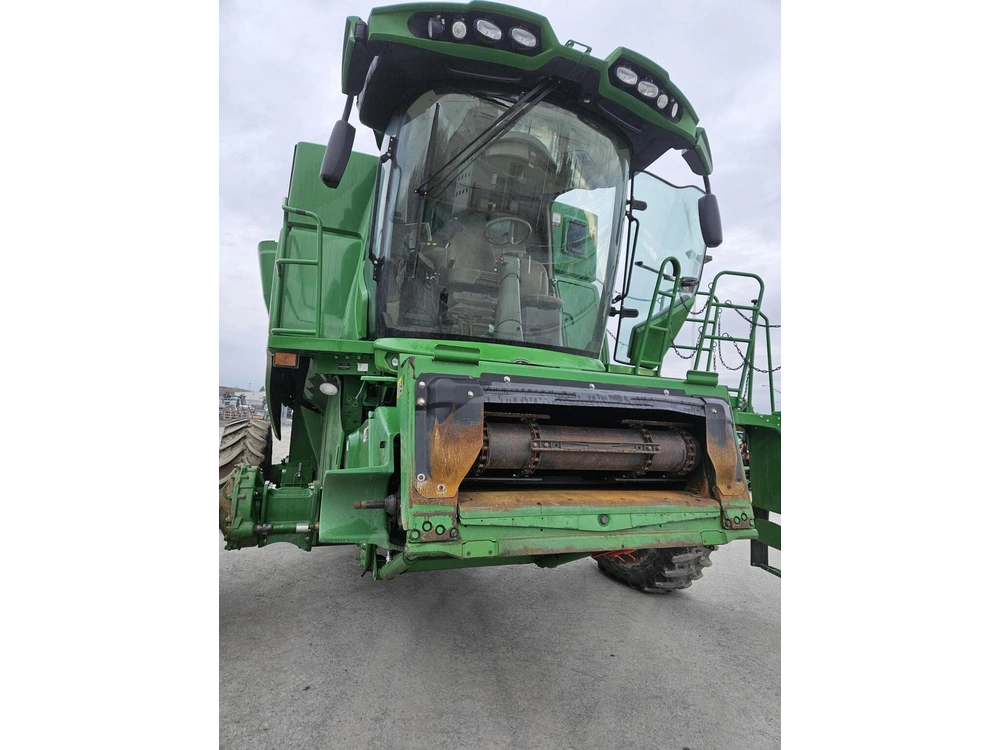 2015 John Deere S670 alt