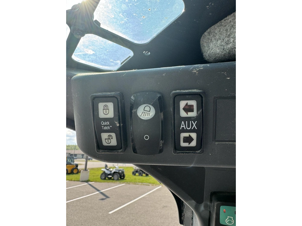 John Deere 330g 2022 alt