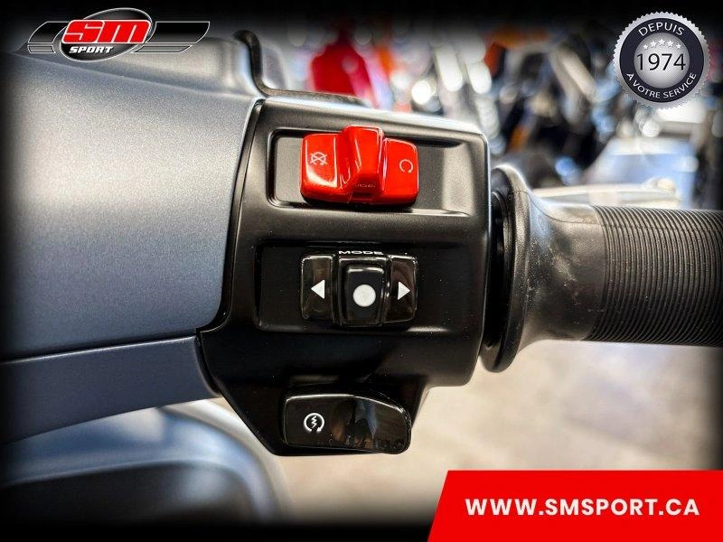 2026 Vespa Primavera 50 Officina alt