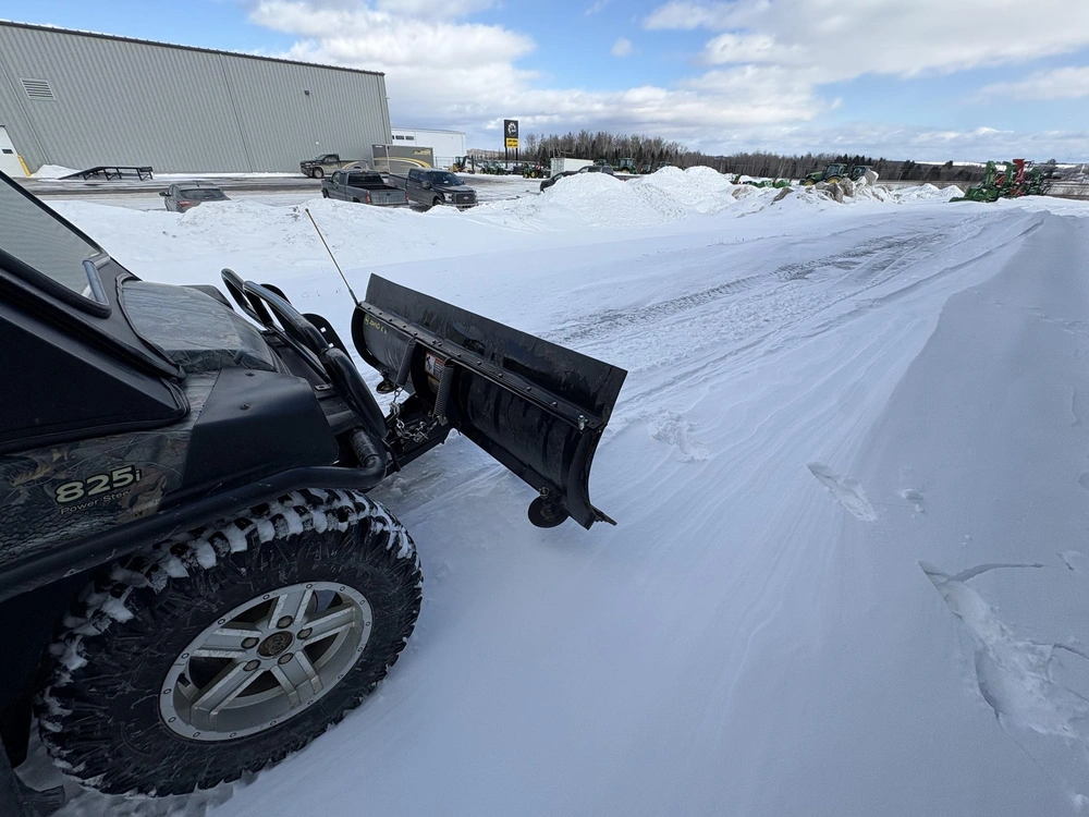2012 John Deere Xuv 825i Camo alt