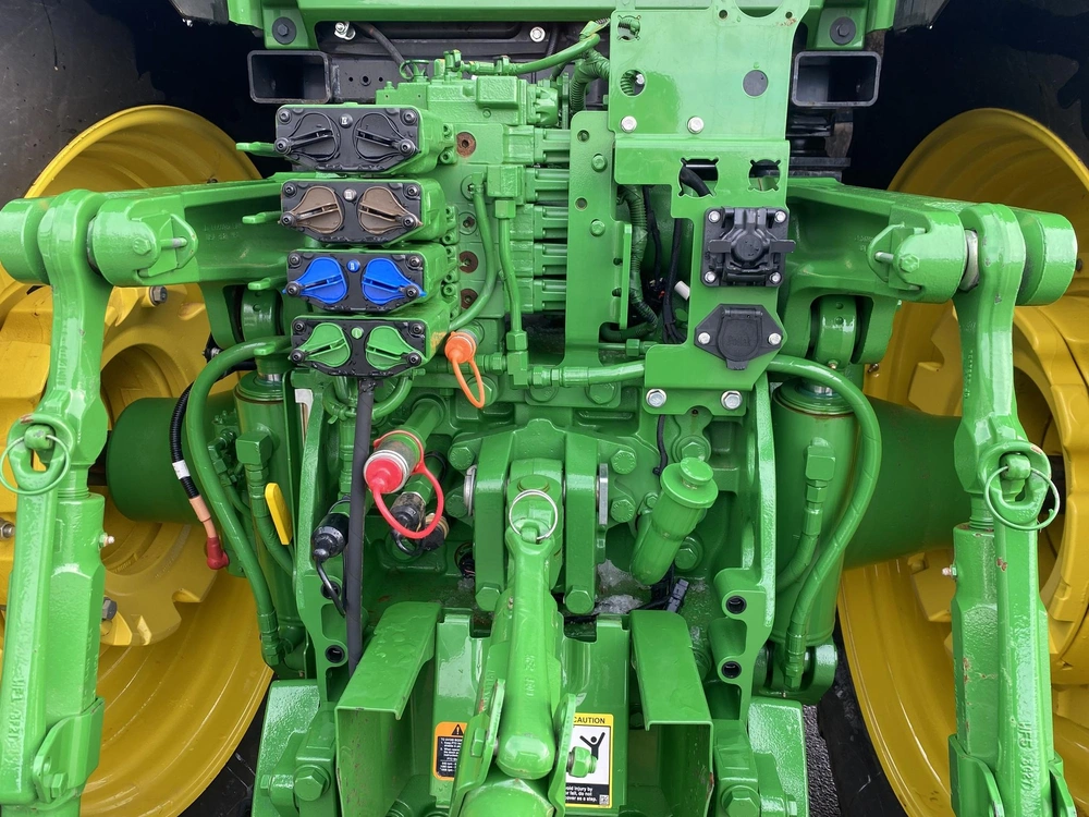 2023 John Deere 7r 210 alt