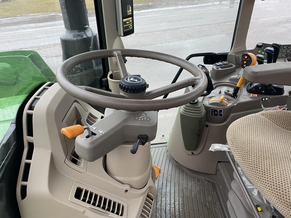 John Deere 6110m 2024 alt