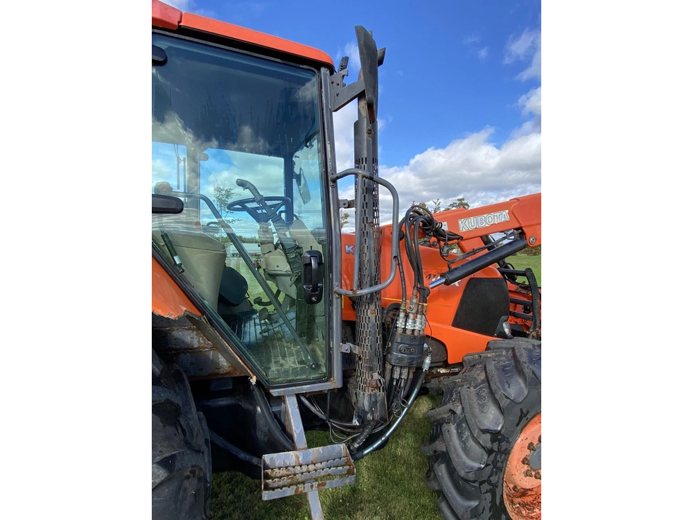 Kubota M110 2010