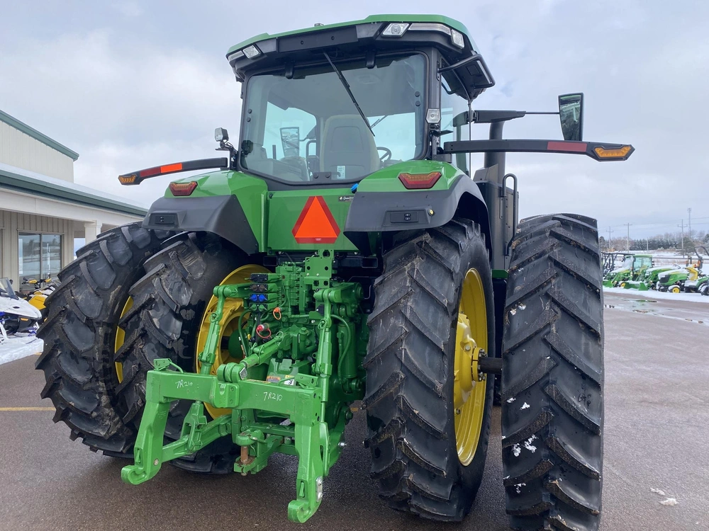 2023 John Deere 7r 210 alt