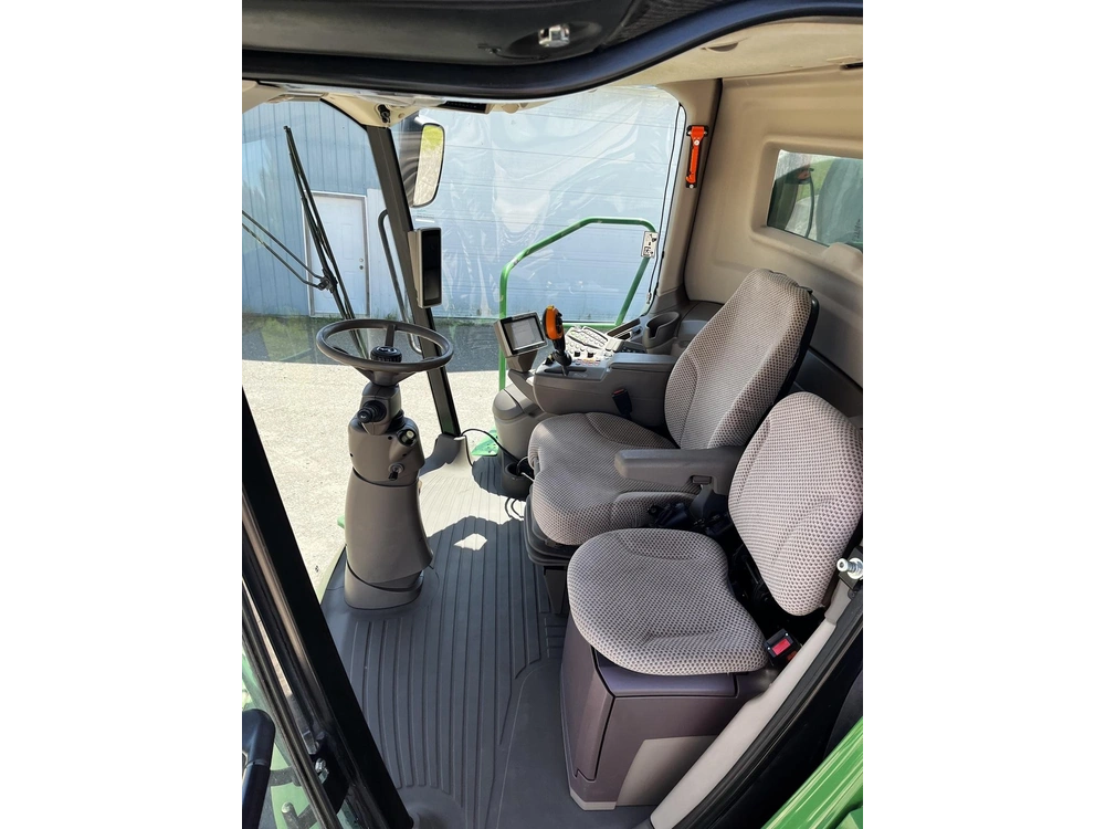 2015 John Deere S670 alt