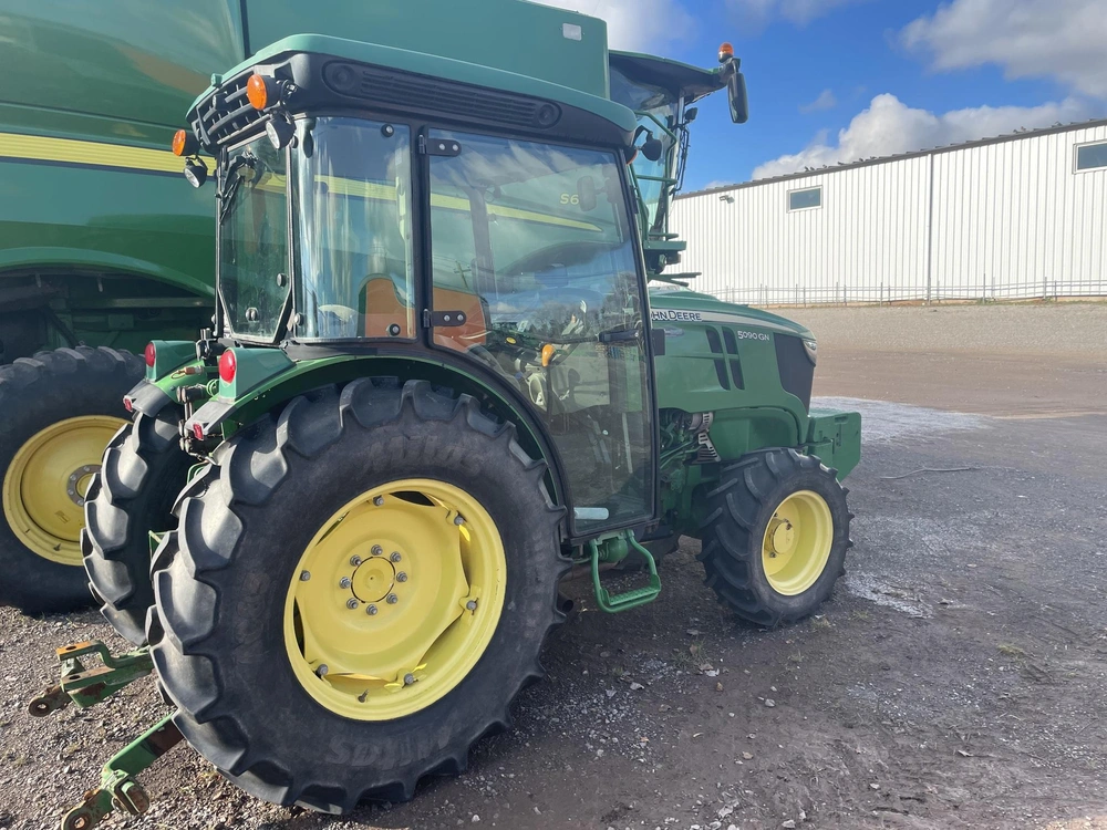 2017 John Deere 5090gn alt
