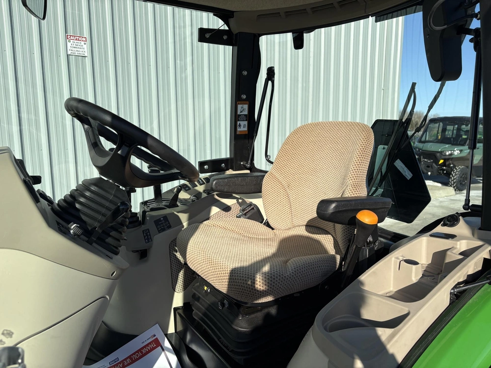 2022 John Deere 4066r alt