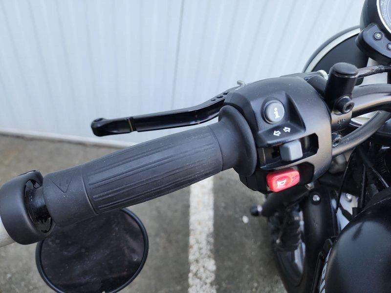 2016 Triumph Street Twin alt