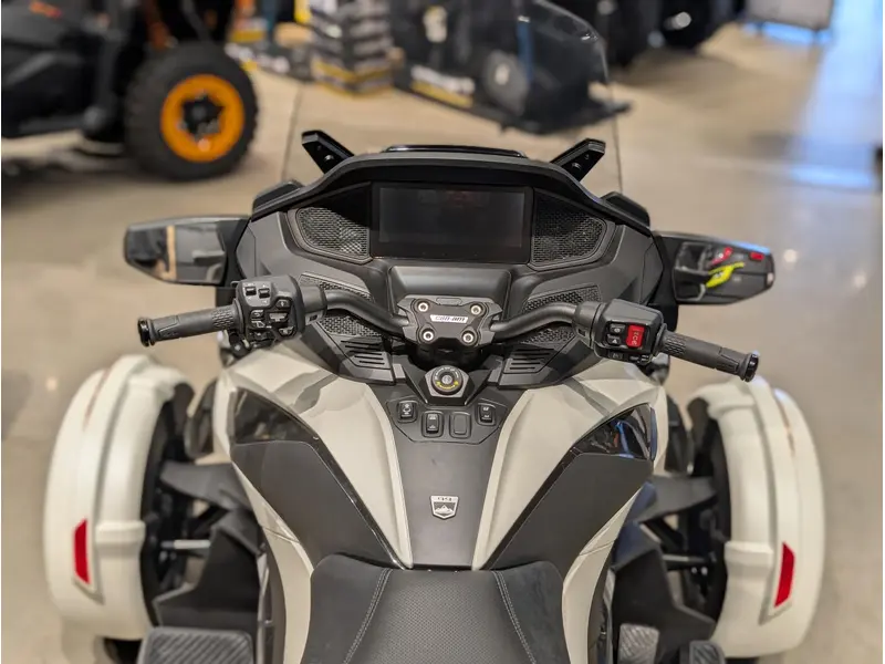 Can-Am Spyder RT Sea-To-Sky - Vegas White Satin 2026