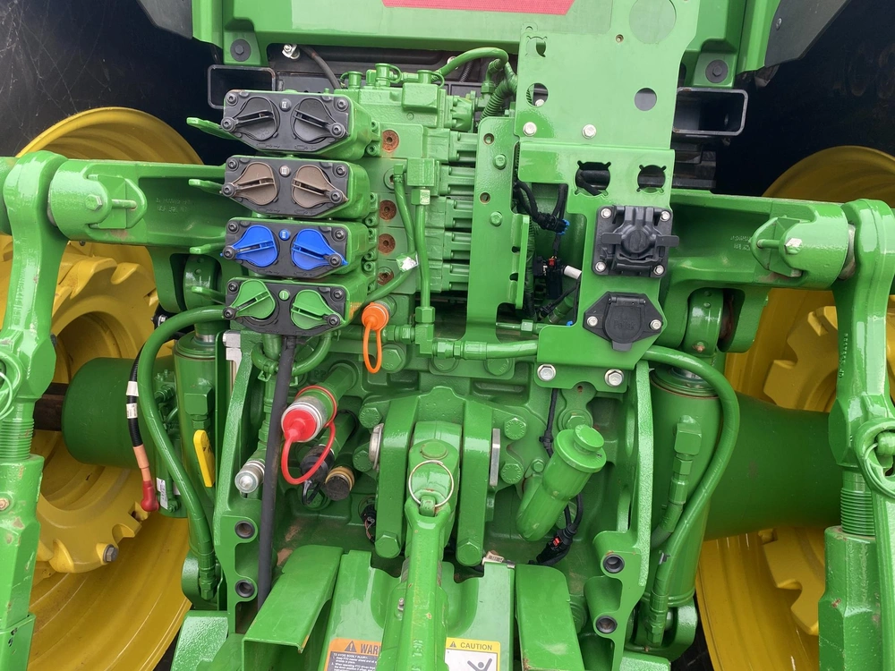 2023 John Deere 7r 210 alt