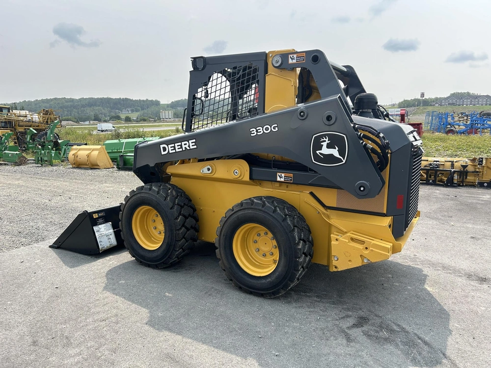 John Deere 330g 2022 alt