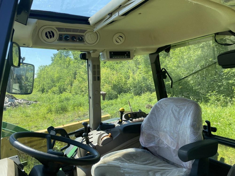 2022 John Deere 5100m alt