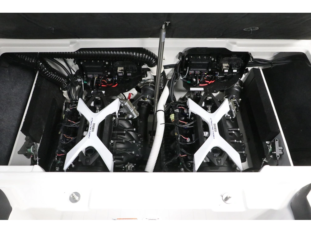 2026 Yamaha 222s alt