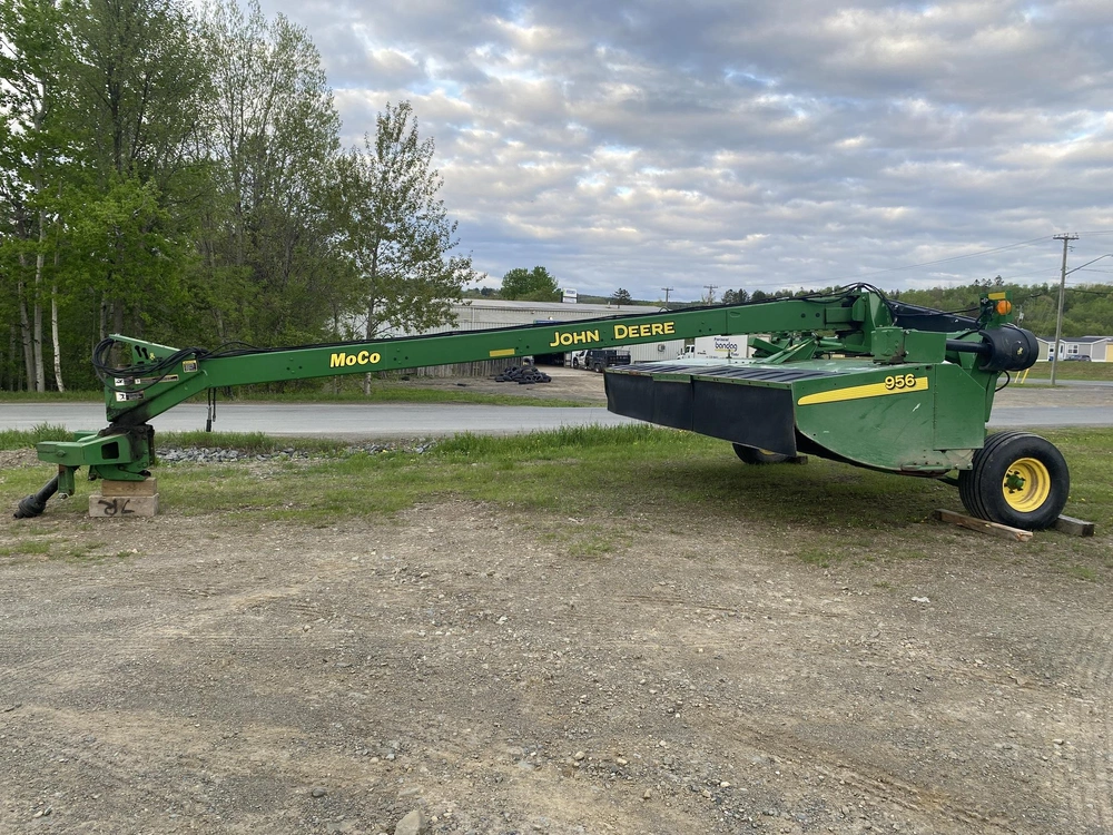 2015 John Deere 956 alt