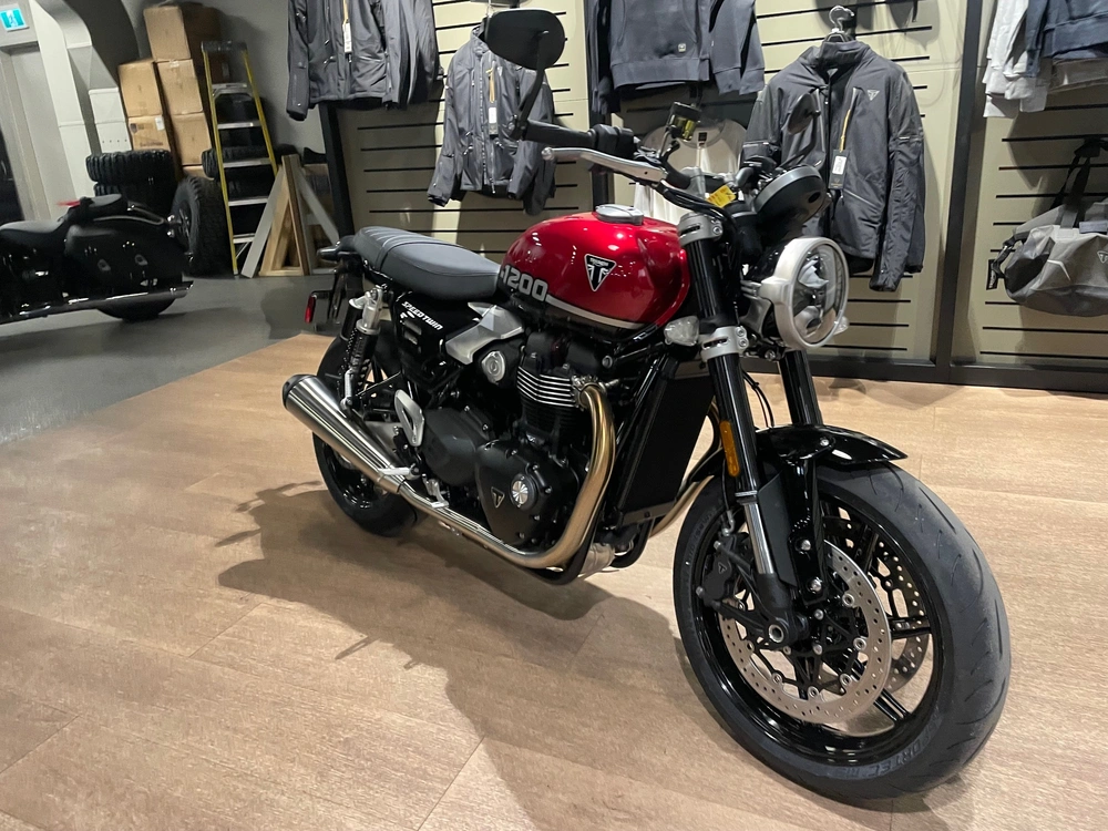 2026 Triumph Speed Twin 1200 - Carnival Red/sapphire Black alt