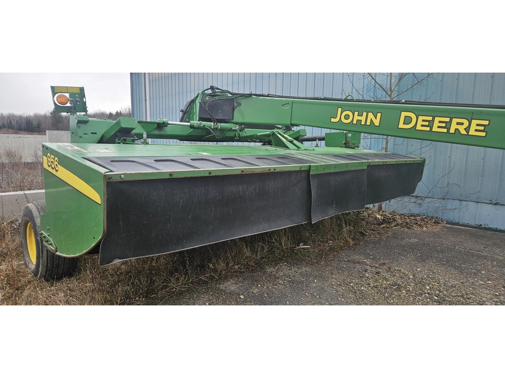 2015 John Deere 956 alt