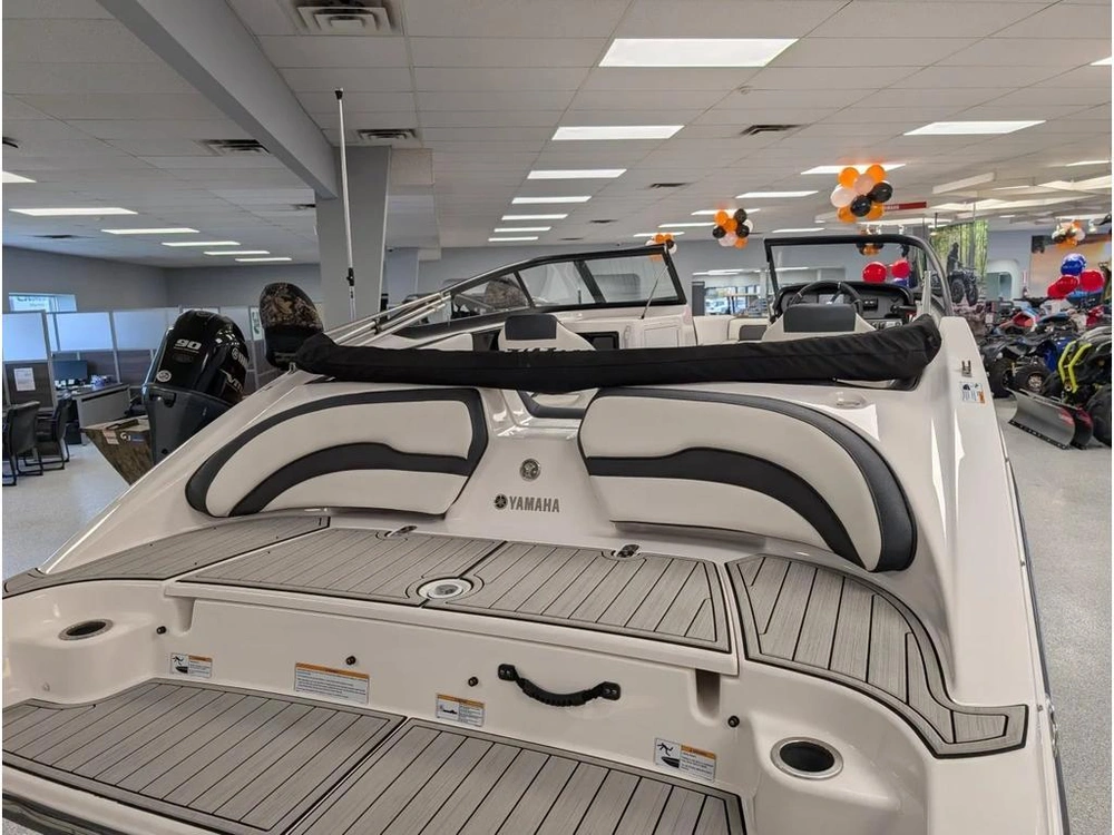 2021 Yamaha Sx195 Only 89 Hours! 250 Horsepower! 50 Mph + Super Clean! ! $56995 Plus Hst & Licensing. Finance For $124 Weekly With No Downpayment! Trades Welcome. alt