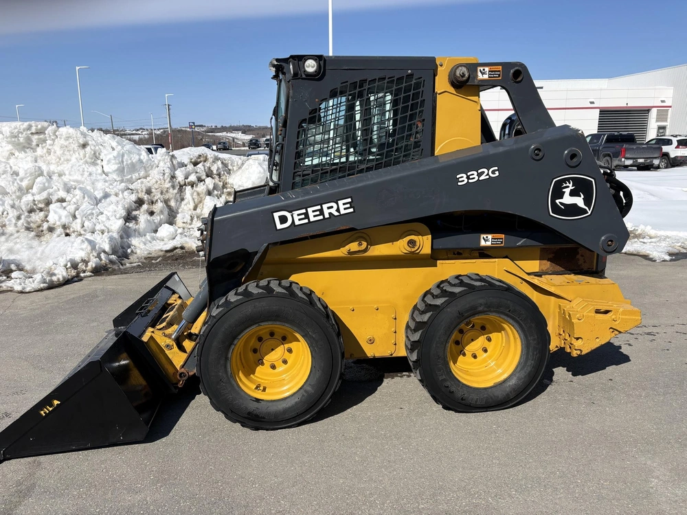 2021 John Deere 332g alt