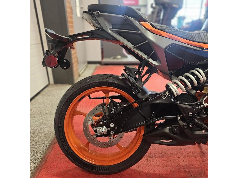 2025 Ktm Duke 390 alt